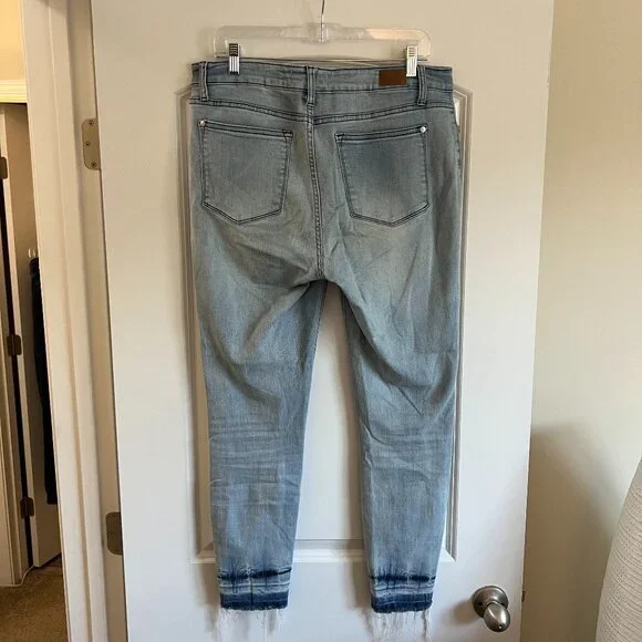 Judy Blue Skinny Jeans Distressed - Picture 3 of 3